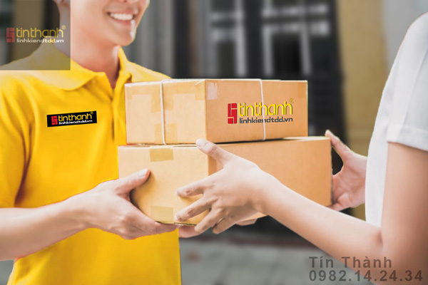 Tín Thành vận chuyển màn hình iPad Pro 12.9 M1 cho khách hàng tại TPHCM Tín Thành vận chuyển màn hình iPad Pro 12.9 M1 cho khách hàng tại TPHCM