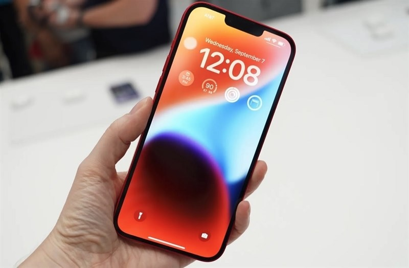 mat-kinh-luon-keo-iphone-14-plus-zin-nau-may-dai-bang-11