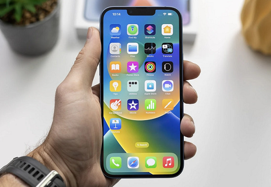 mat-kinh-luon-keo-iphone-14-plus-zin-nau-may-dai-bang-2