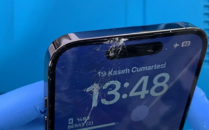 mat-kinh-luon-keo-iphone-14-plus-zin-nau-may-dai-bang-4