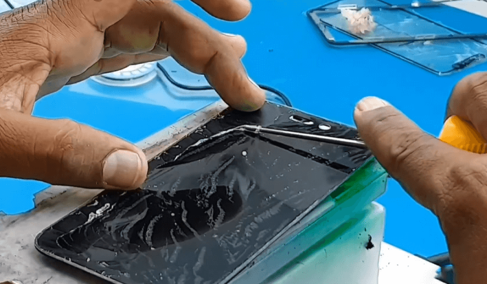 mat-kinh-luon-keo-iphone-14-plus-zin-nau-may-dai-bang-8