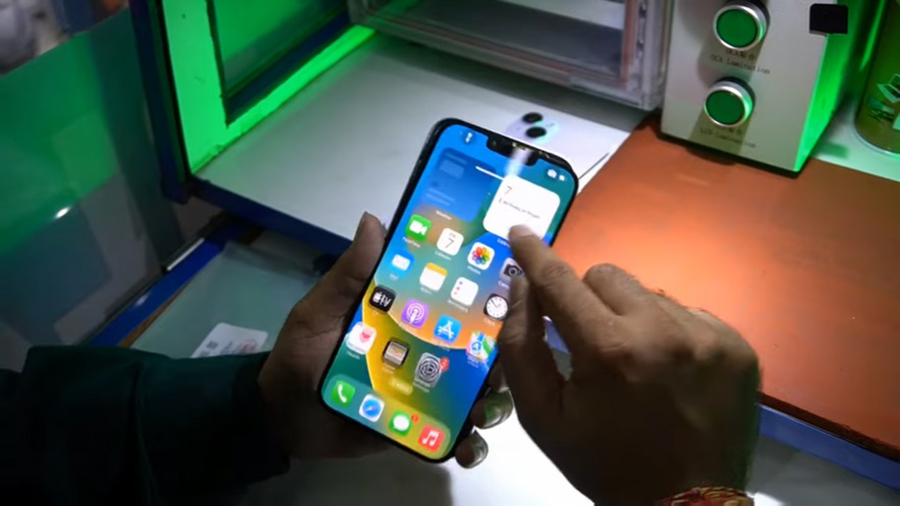 mat-kinh-luon-keo-iphone-14-plus-zin-nau-may-dai-bang-9
